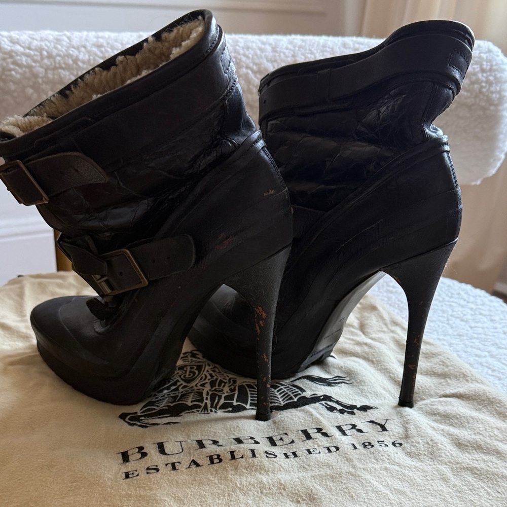Burberry Prorsum Black Heeled Boots with Buckle Detail - Picture 7 of 7